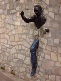passe-muraille, la statue créée par Jean Marais
